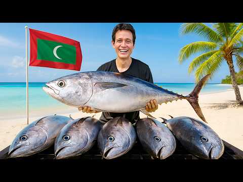 What Locals Really Eat in the Maldives!! Best Tuna Curry of My Life!! 🇲🇻